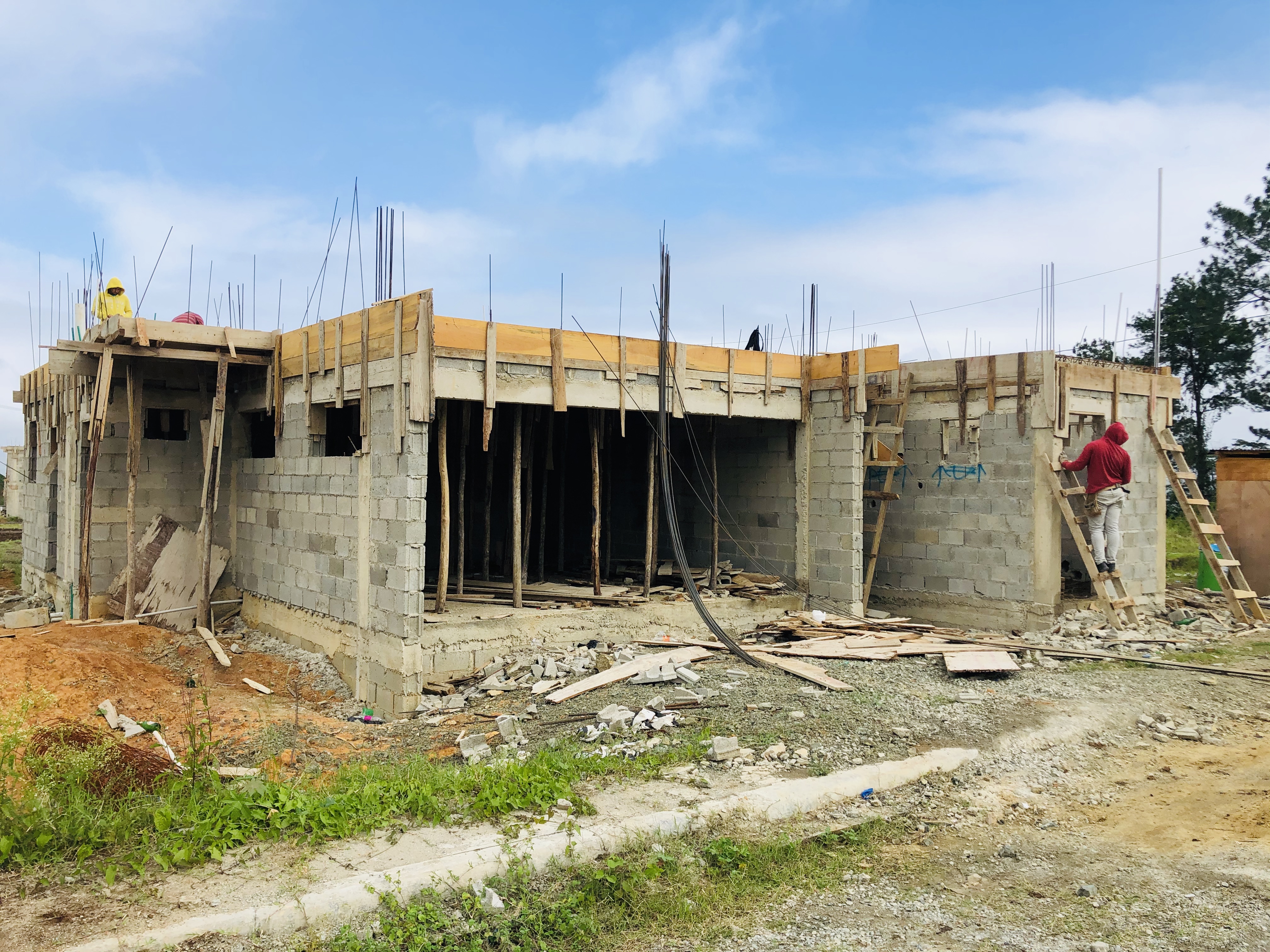 En esta foto se visualiza el sistema de Construcion utilizando muros de bloques 